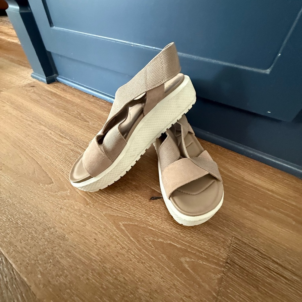 Women's Tan Platform Sandals